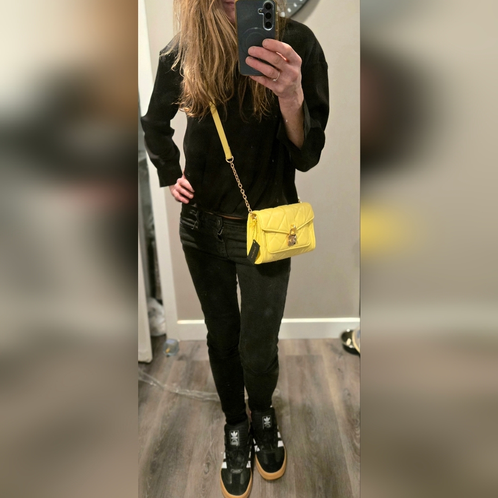 Bebe Quilted Yellow Crossbody Bag - Elegant Everyday Style Nwt - Picture 2 of 6